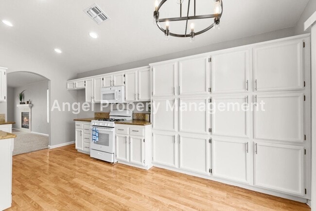 Building Photo - 10093 Oglethorpe Way