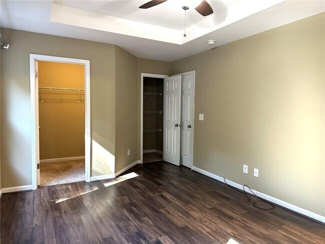 Building Photo - 538 Oakside Pl
