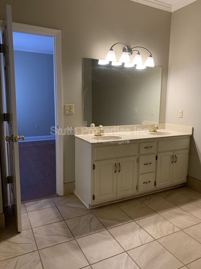 Building Photo - 97 N Bailey Springs Dr