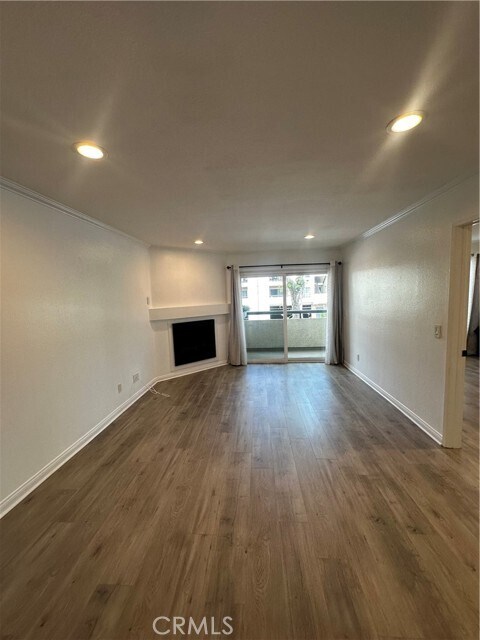 Building Photo - 5500 Owensmouth Ave
