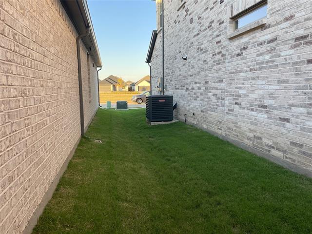 Building Photo - 521 Whispering Winds Trl