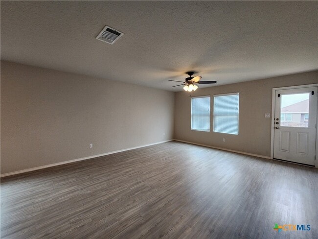 Building Photo - 522 Blue Stem Rd