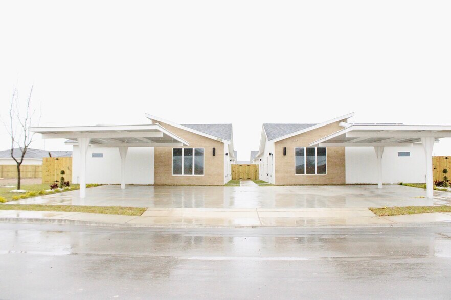 Building Photo - 2108 E Viviana St