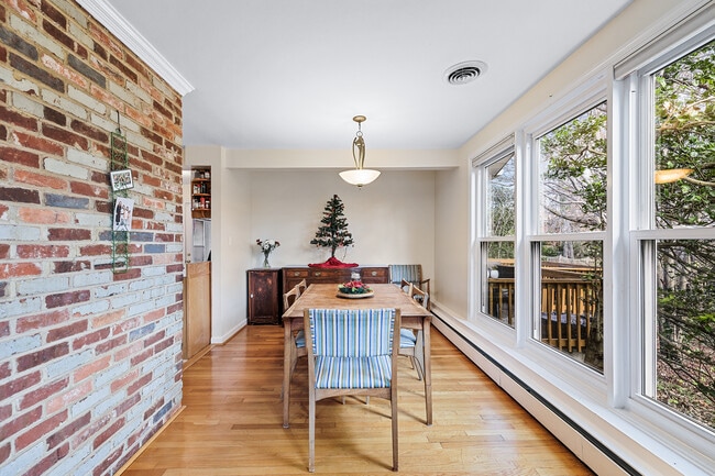 Building Photo - 10119 Farmington Dr