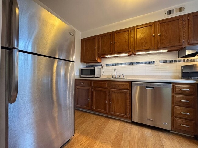 Building Photo - Fully Furnished 2 Bed 2 Bath Condo In Serene Arlington Oaks