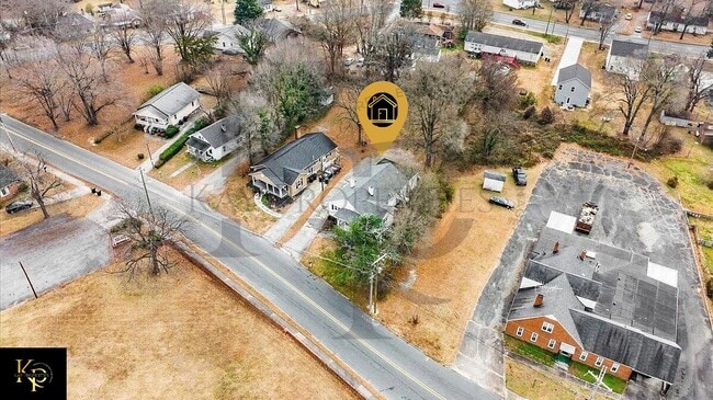 Building Photo - 605 Apple St