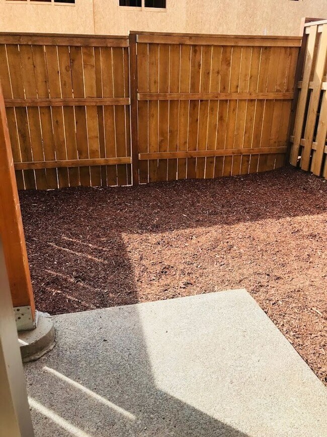 Building Photo - Townhouse Charmer in River Terrace Neighborhood!