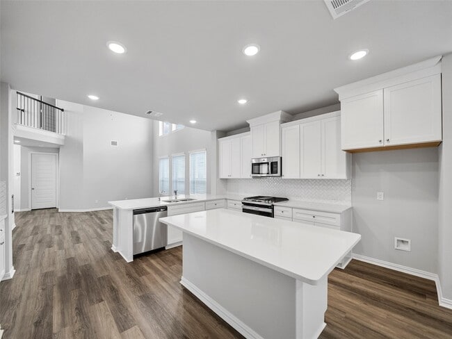 Building Photo - 3049 Elmwood St