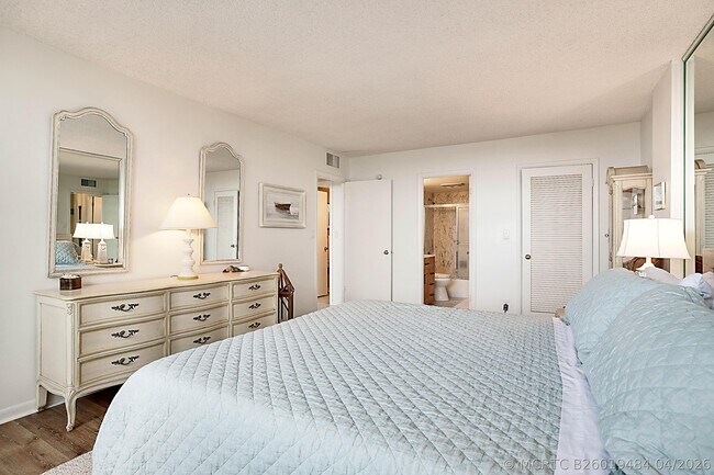 Building Photo - 2121 N Ocean Blvd