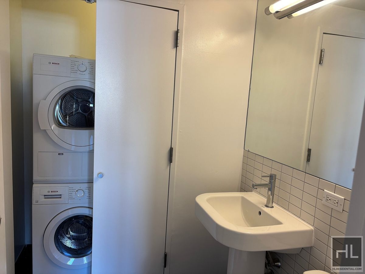 Building Photo - East 39th Street