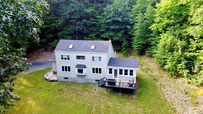 Building Photo - 629 Hall Hill Rd