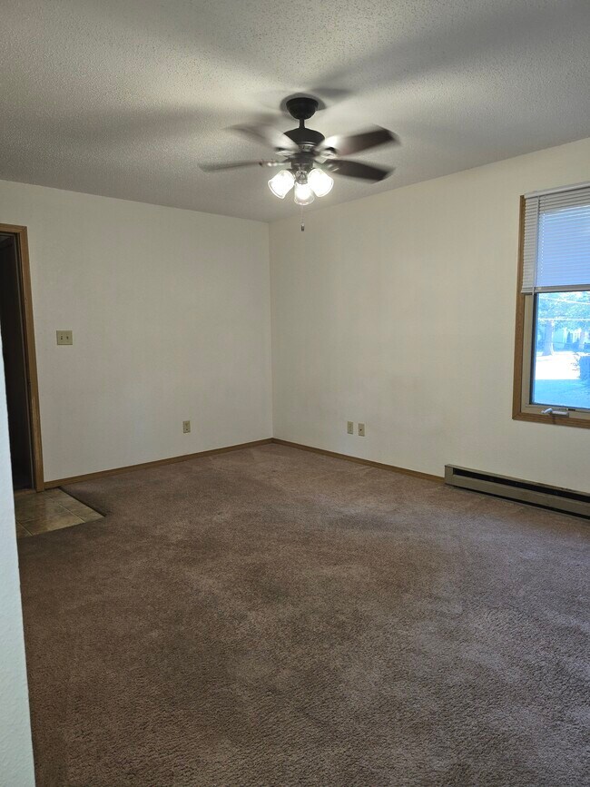 Building Photo - 104 E Mill St