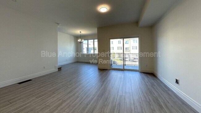 Building Photo - 59 Evans