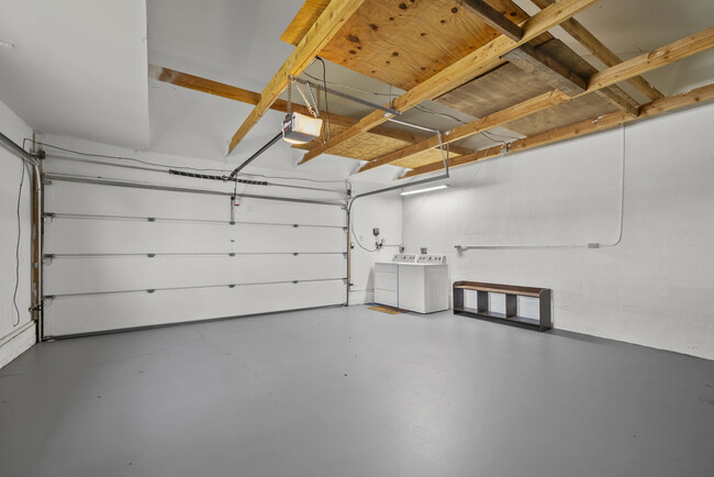 Building Photo - 809 W Ave J 10