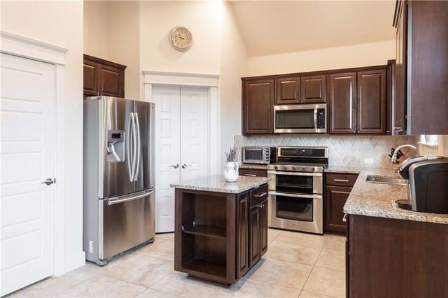 Building Photo - Pristine gated community single story home...