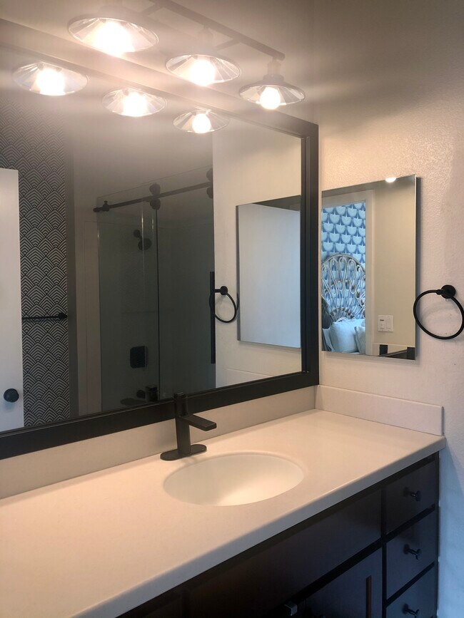 master bathroom - 702 Zephyr Dr