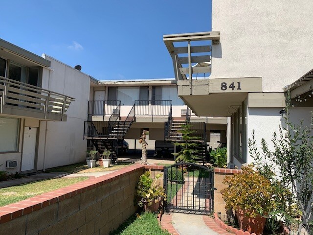 Quiet 2nd floor unit - 841 N Orange St