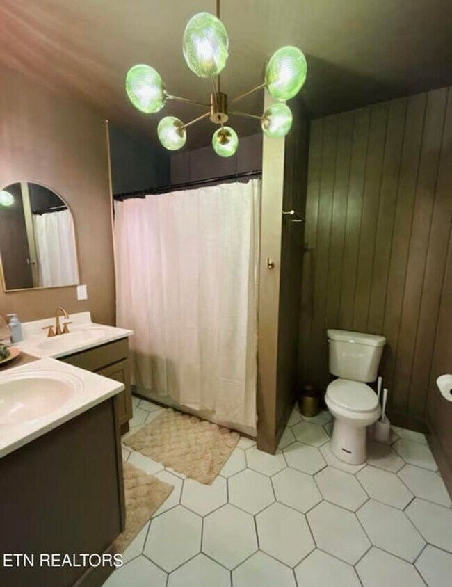 Building Photo - Knoxville 37920 - 1 bedroom, 1 bath studio apartment with all utilities included in rent - Contac...