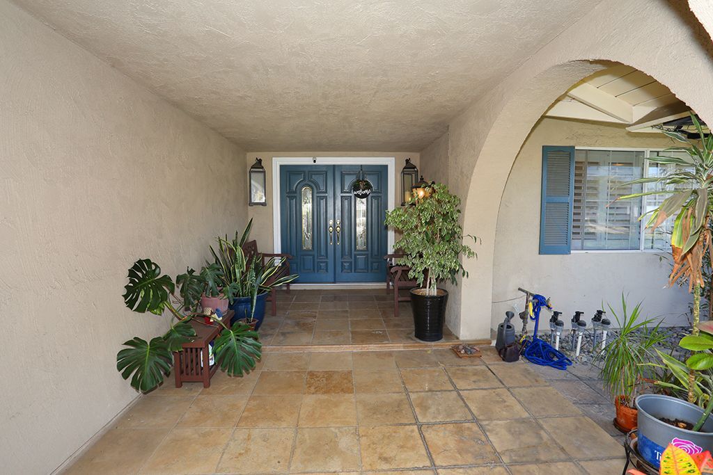 Building Photo - 1800 Yermo Pl