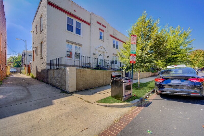 Building Photo - 303 Seaton Pl NE