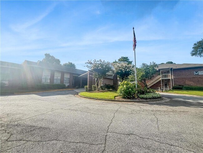 Building Photo - 475 Mount Vernon Hwy NE