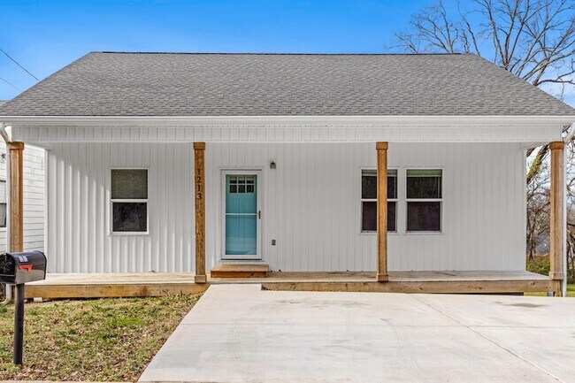Building Photo - 1213 N Chamberlain Ave