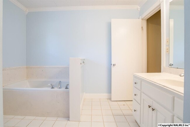 Building Photo - 4306 Cloverdale Dr NW