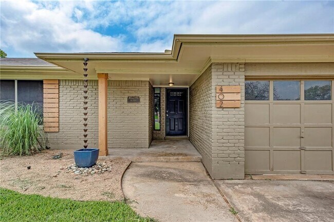 Building Photo - 402 Greenwood Dr