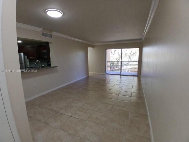 Building Photo - 9731 Fontainebleau Blvd