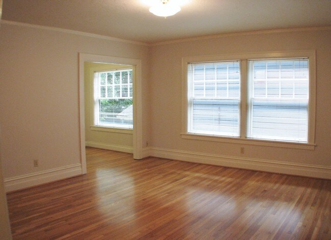 Building Photo - ELIZABETH APARTMENTS (ELIZ01)