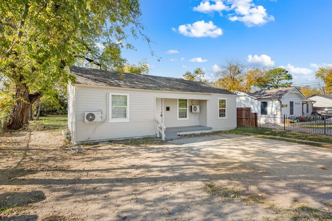 Building Photo - "Spacious 3-Bedroom Home in Fort Worth wit...