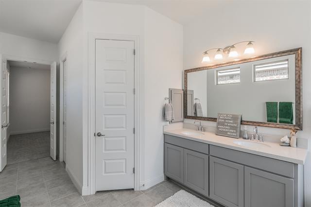 Building Photo - 711 Artesian Dr