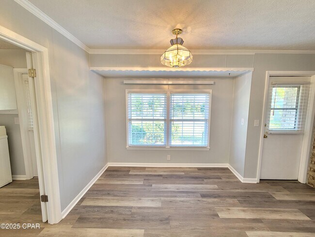 Building Photo - 2512 W 27th St