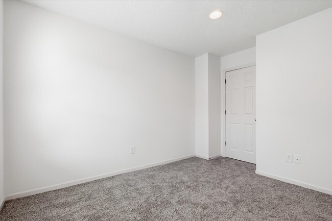 Building Photo - 417 N Village Cir