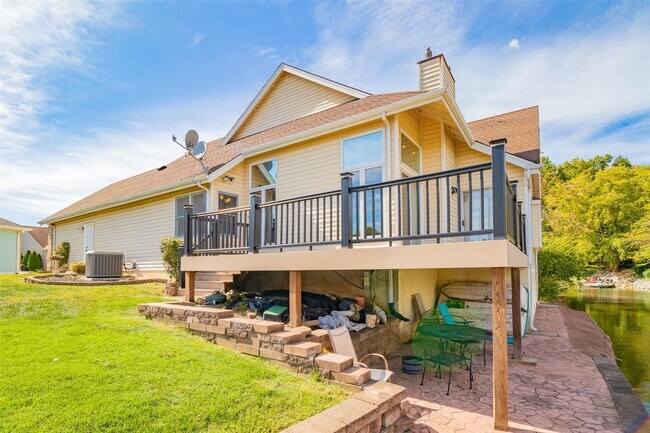 Building Photo - 3309 Lower Lakes Estates Dr