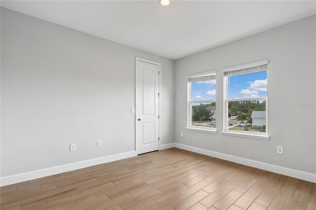 Building Photo - 512 Bellflower Way
