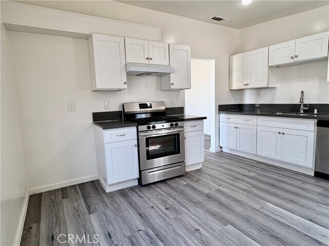 Building Photo - 134 E Cluster St