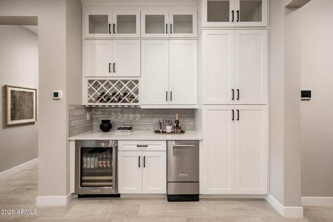 Building Photo - 6615 E Libby St