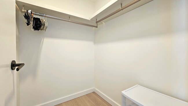 Building Photo - Victoria Place Furnished 2bdrm/2ba/2pkg