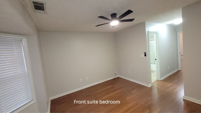 Building Photo - Charming 2 Bed/2 Bath Alpharetta Home with...