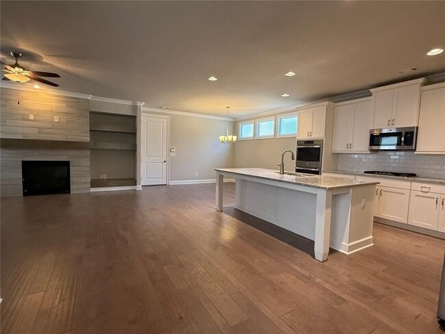 Building Photo - 6440 Bellmoore Park Ln