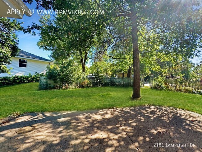 Building Photo - 4br 3ba 2cg ~ Security Deposit Free Altern...