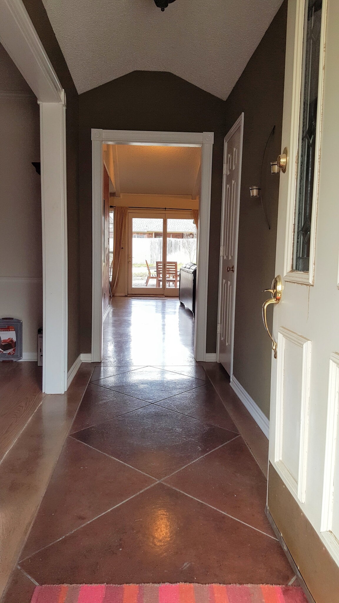 Building Photo - 825 Skylark Dr