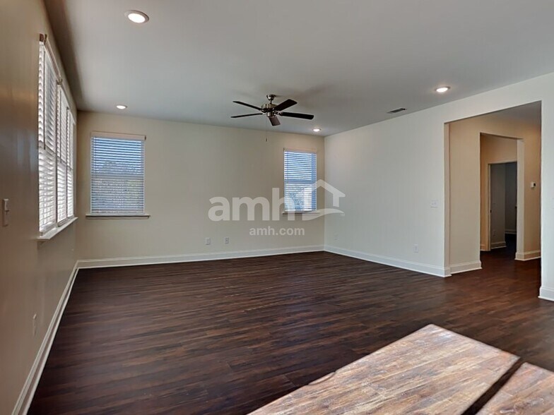 Building Photo - 3940 Chivalry Dr