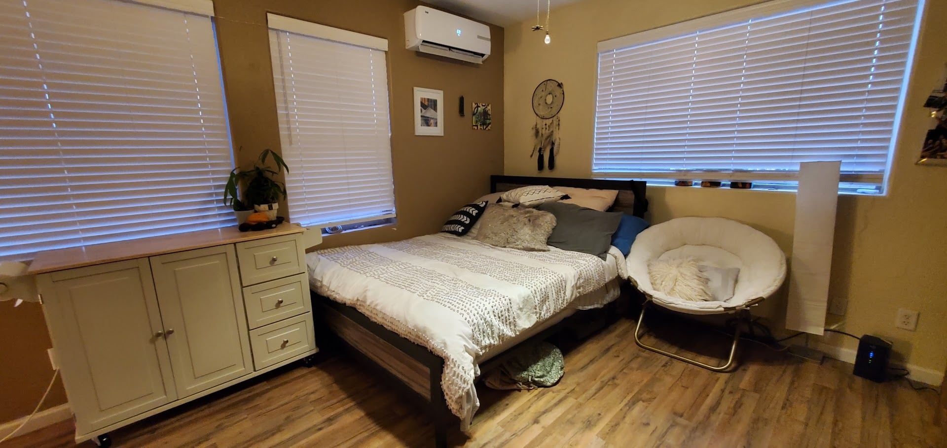 This comes UNFURNISHED, but here is the previous furnishing for ideas. - 1003 N Opal Dr