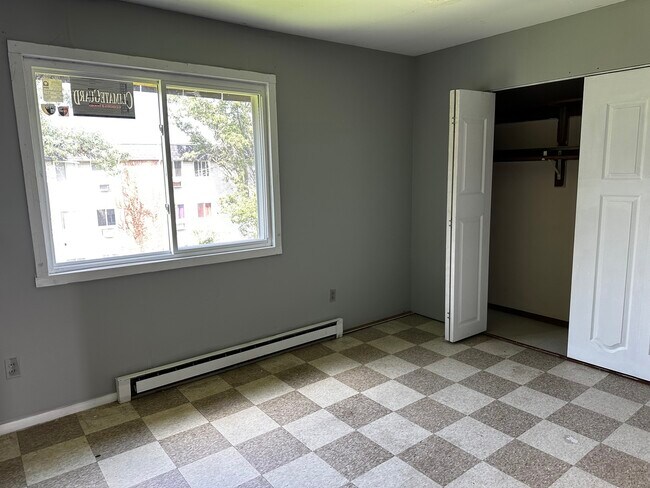 Building Photo - 561 Ashland Ave