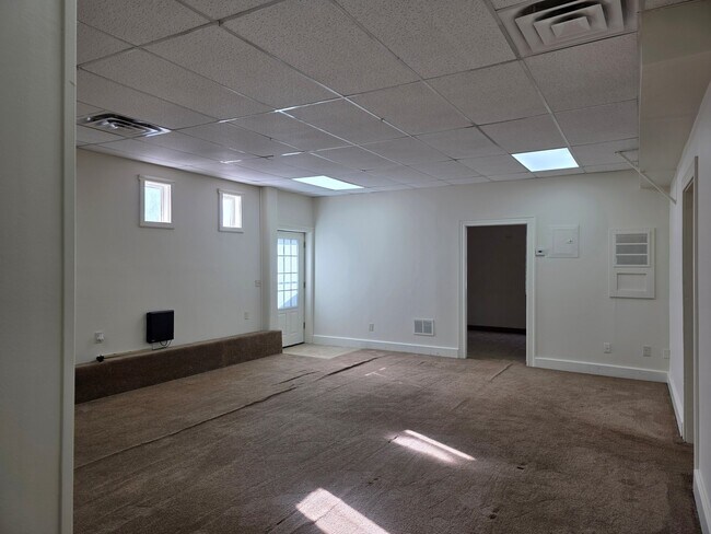 Building Photo - 64 Kenyon St