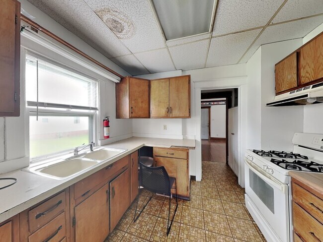Building Photo - 808 S Locust St