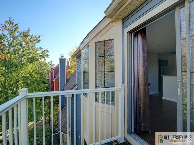 Building Photo - 105 Longfield Ct