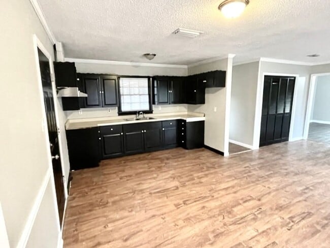 Building Photo - 904 Freeman! Coming Soon!